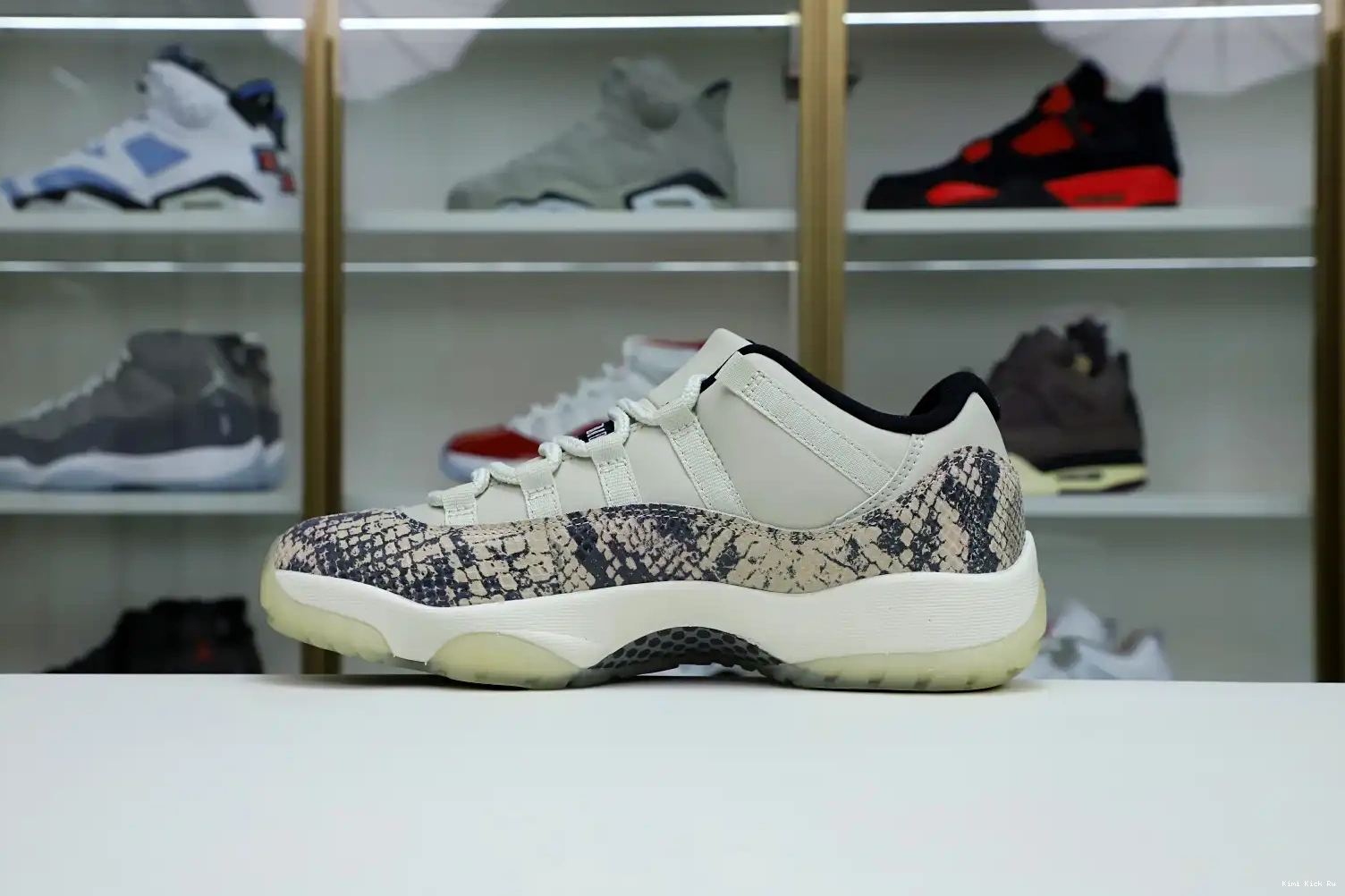 LOW Kimikick JORDAN AIR 11 SNAKESKIN LIGHT BONE 0610